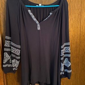 XL black patterned sleeve top